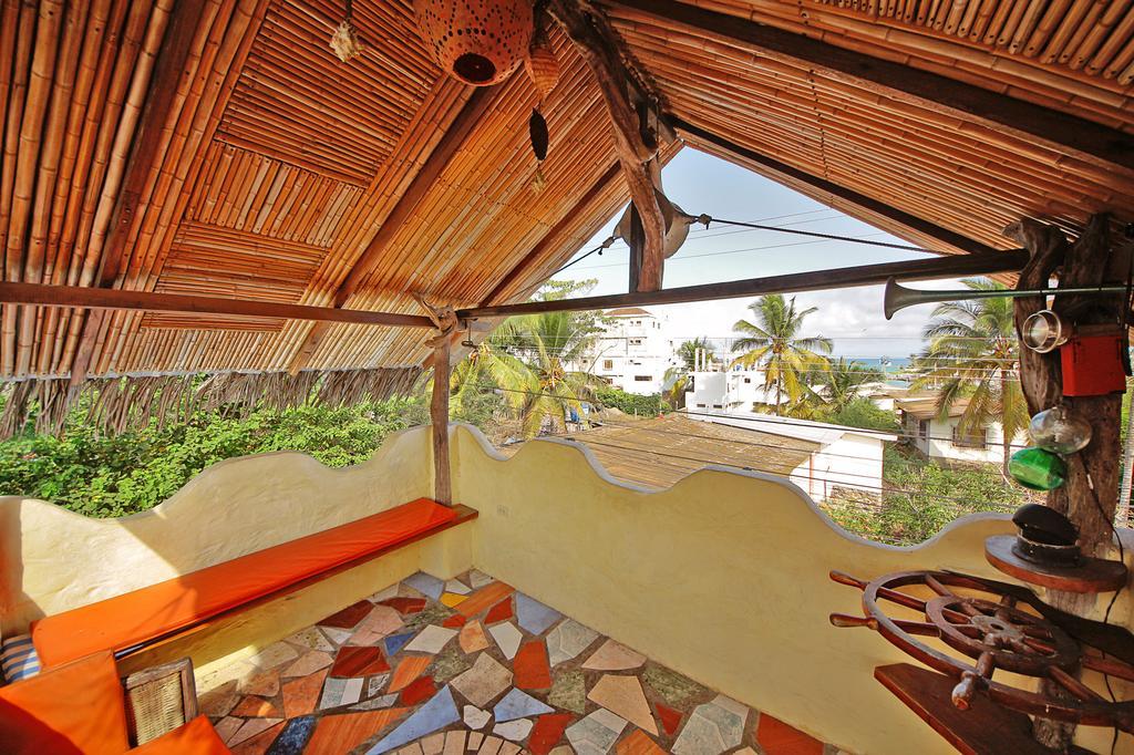 Lonesome George Ecolodge Puerto Ayora  Exterior photo